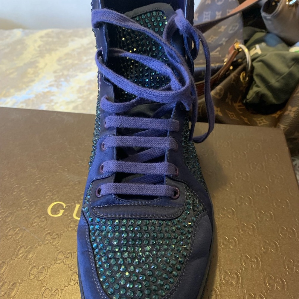 Fructose he men stoned tennis shoe